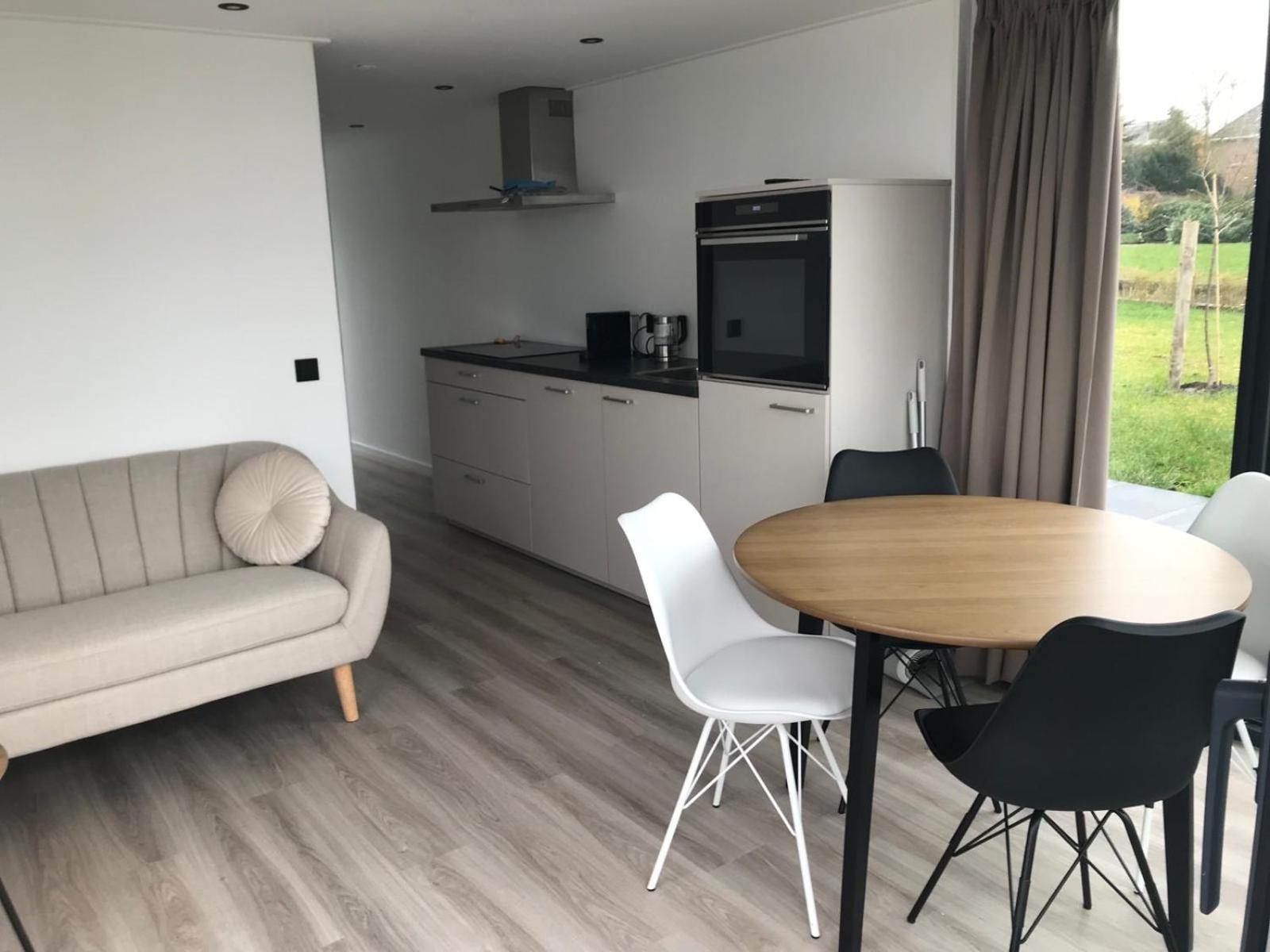 Uniek Overnachten In Een Tiny House Op De Appelhof Wommels Esterno foto
