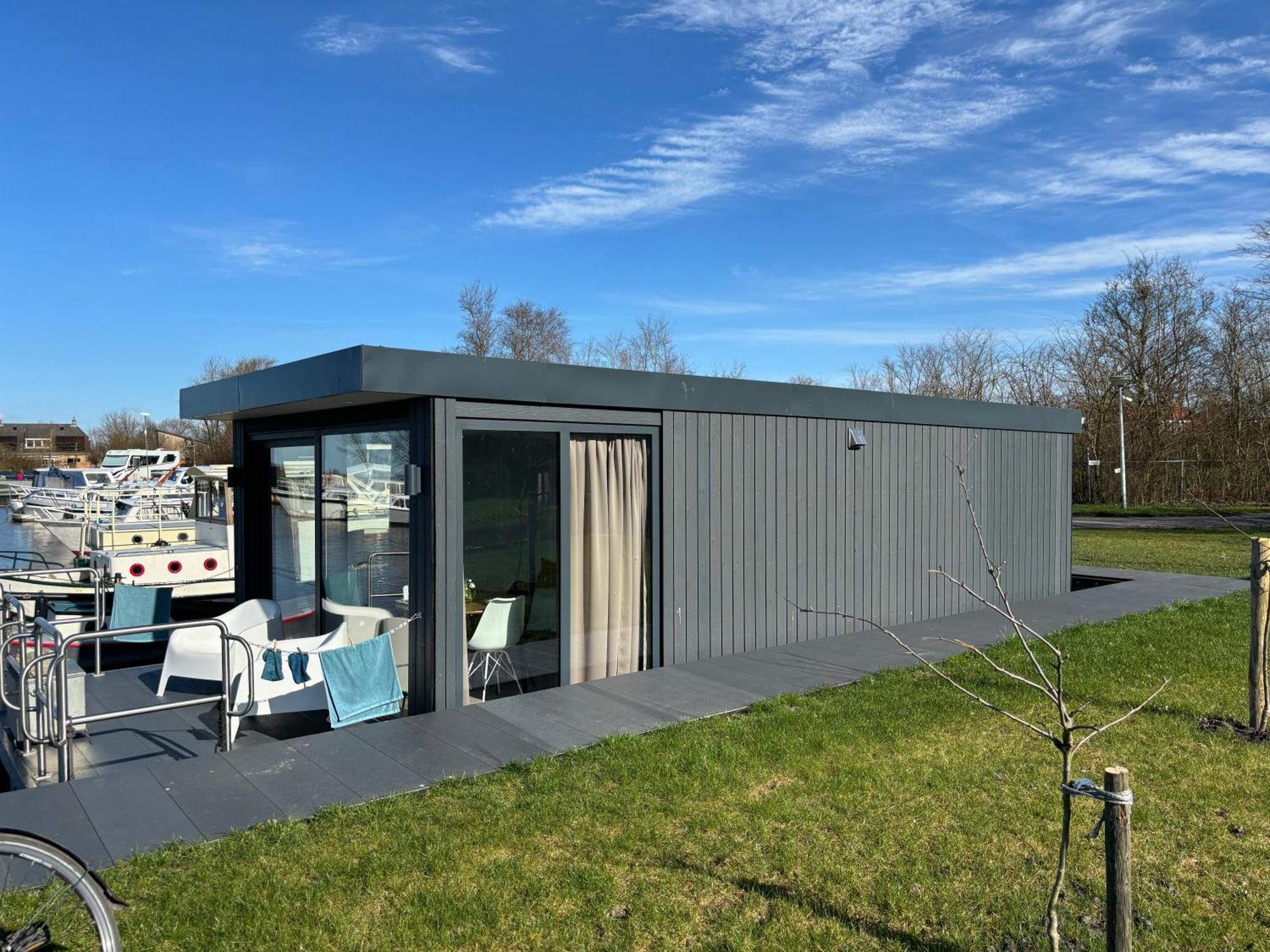 Uniek Overnachten In Een Tiny House Op De Appelhof Wommels Esterno foto